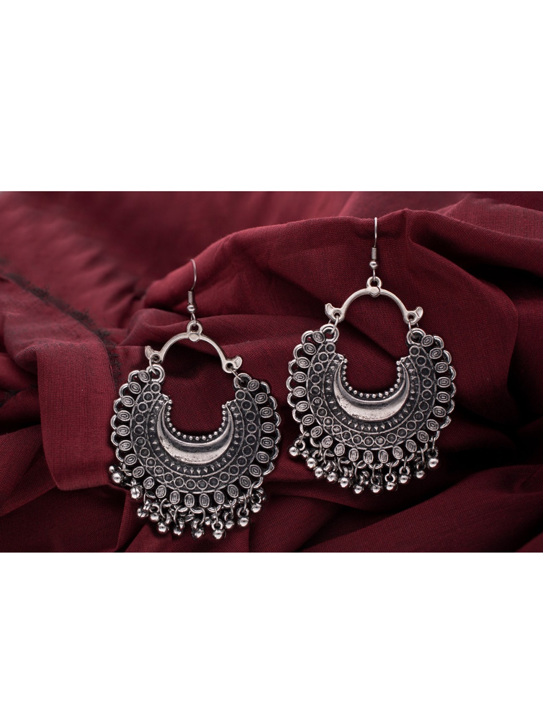 

MORKANTH JEWELLERY Silver-Plated Contemporary Chandbalis Earrings