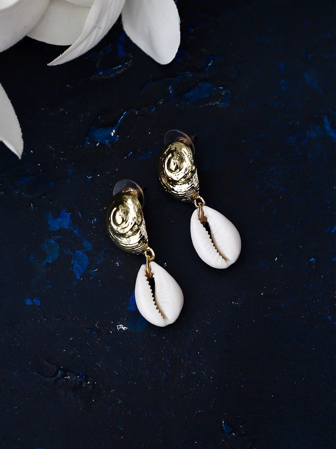 

Bellofox White Contemporary Drop Earrings