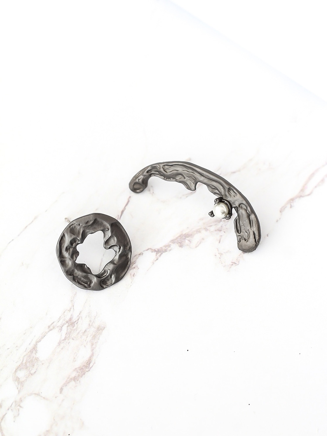 

Bellofox Grey Contemporary Studs Earrings