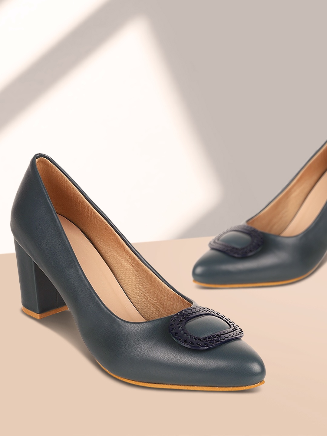 

SHUZ TOUCH Women Green Solid Block Pumps