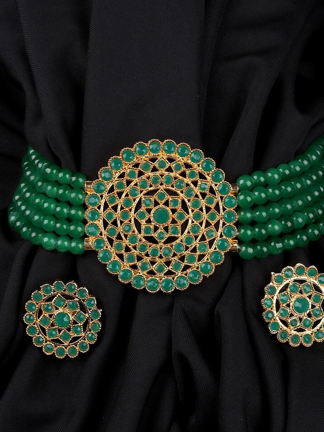 

Mirraw Gold-Plated Green Stone Studded & Pearl Beaded Jewellery Set