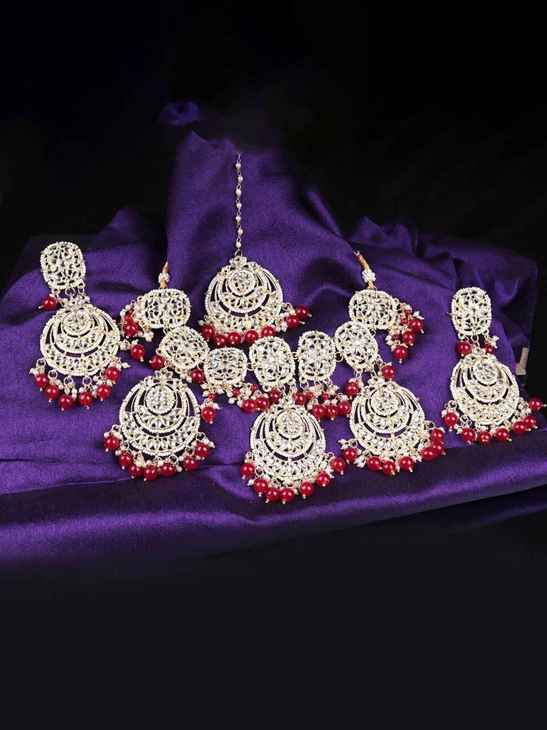 

Mirraw Gold-Plated Red & White Stone-Studded & Beaded Jewellery Set