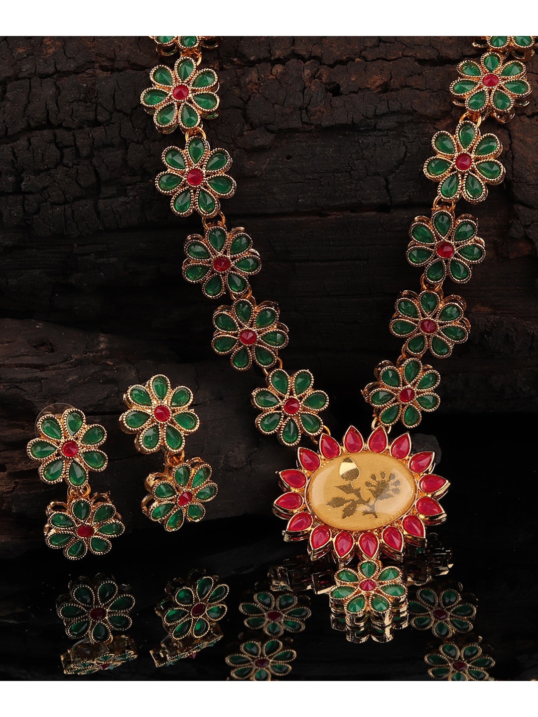 

Mirraw Gold-Plated Green & Red Stone-Studded & Beaded Jewellery Set
