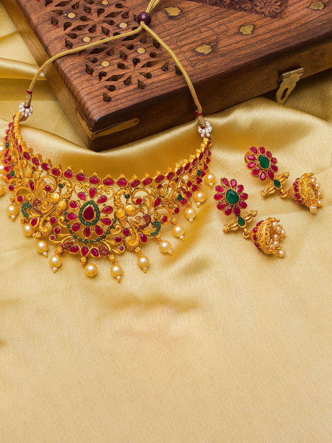 

Mirraw Gold-Plated Pink & Green Onyx-Studded Pearls Beaded Jewellery Set
