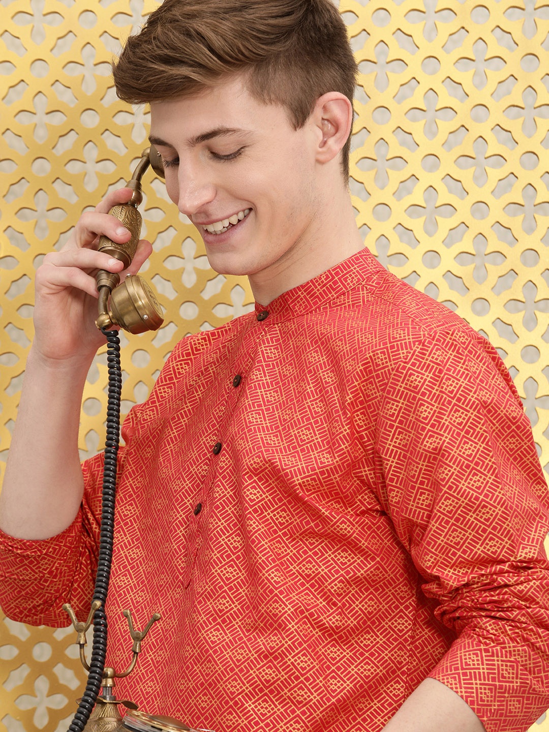 

Ode by House of Pataudi Men Orange & Yellow Printed Pure Cotton Jashn Kurta