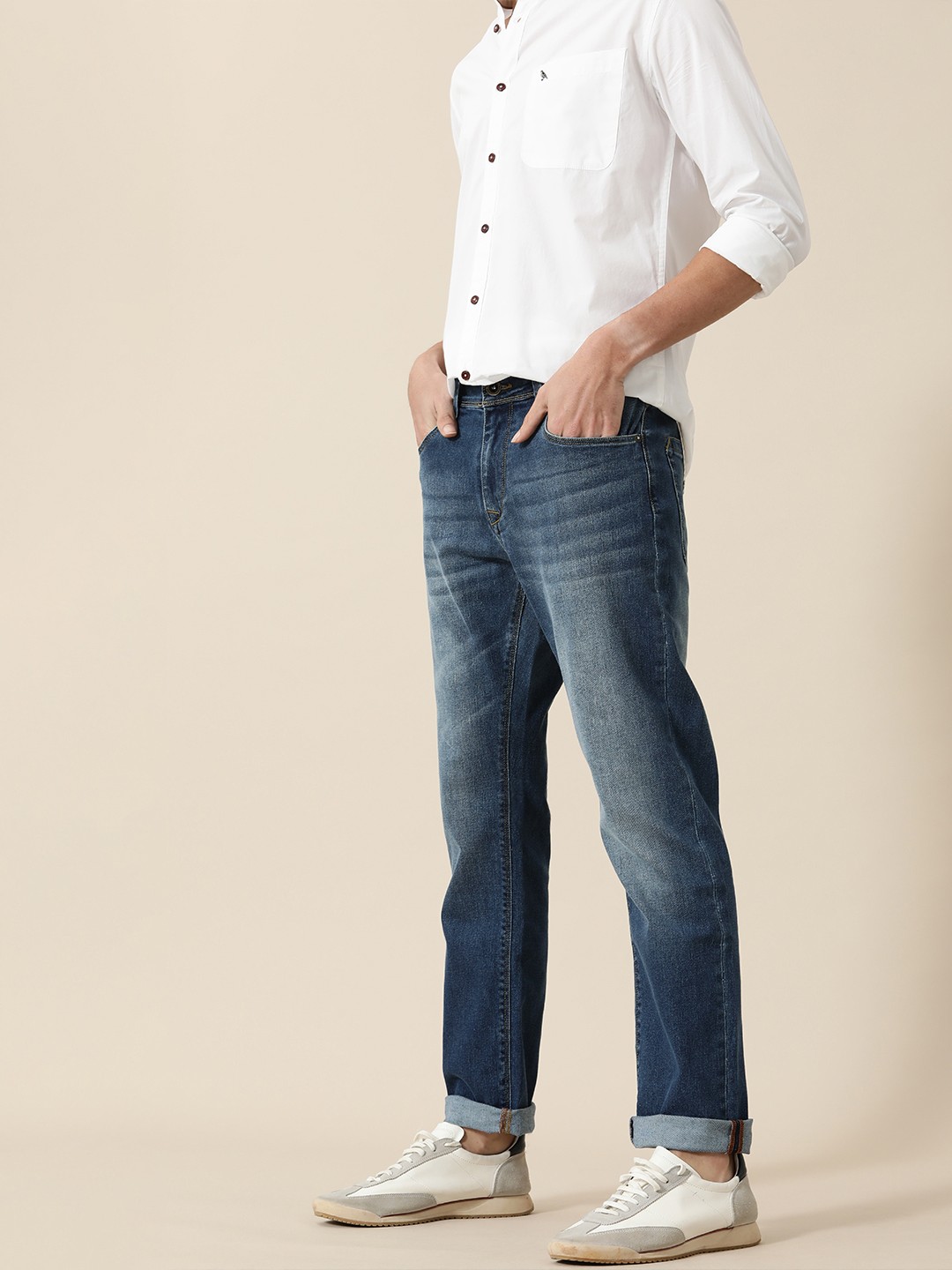 

Mr Bowerbird Men Blue Tapered Fit Light Fade Mid-Rise Stretchable Jeans
