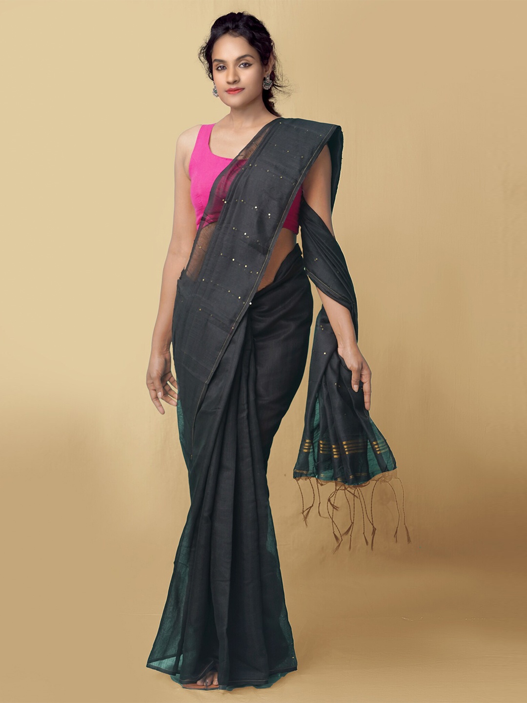 

Unnati Silks Black & Gold-Toned Woven Design Pure Linen Jamdani Saree