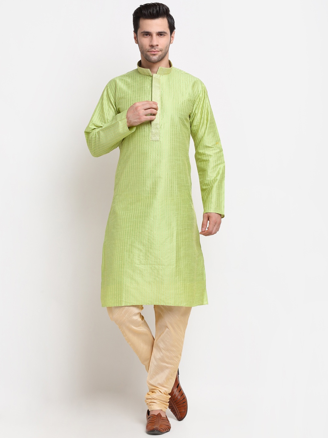 

KRAFT INDIA Men Green & Gold-Toned Striped Thread Work Kurta