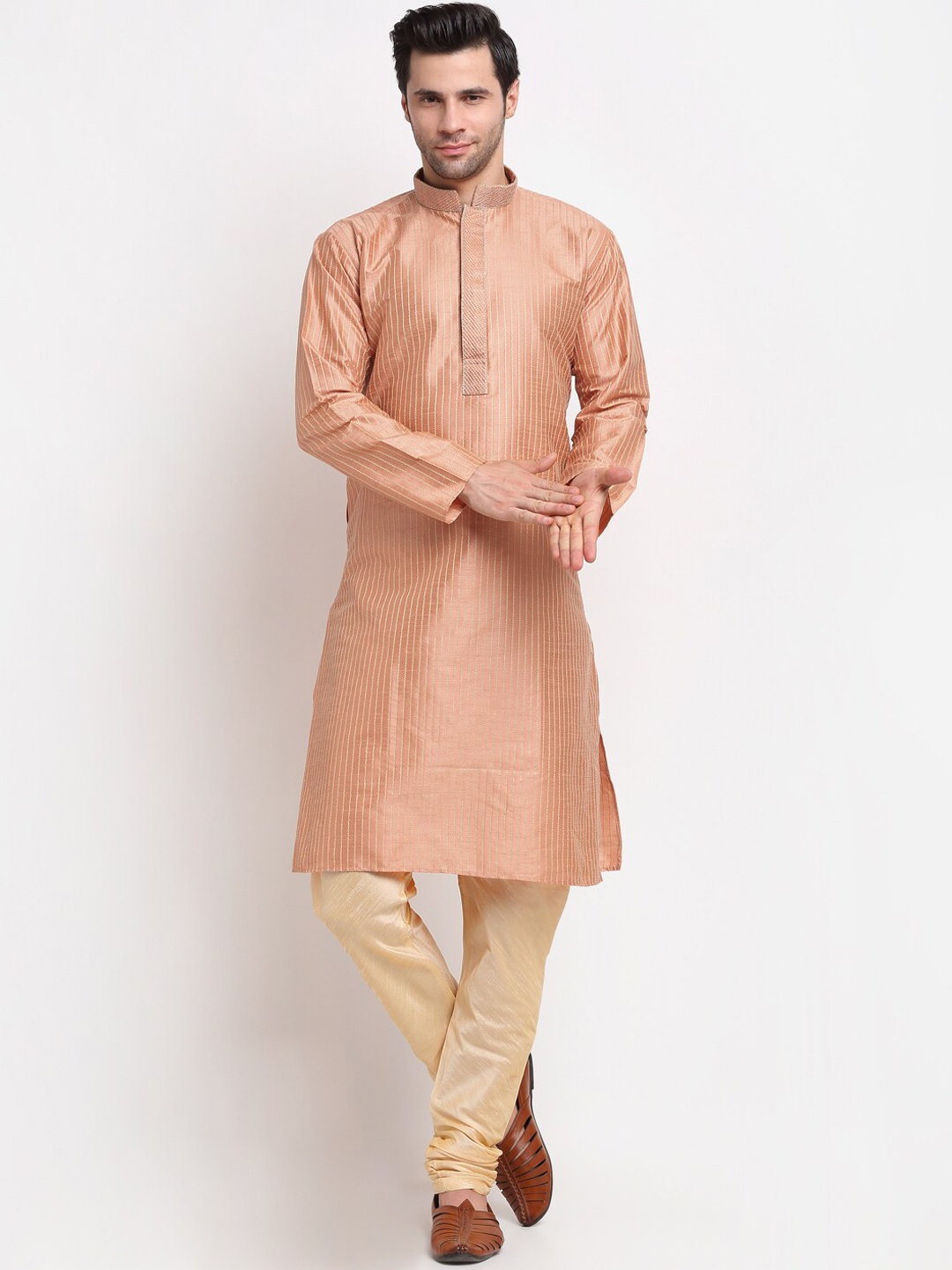 

KRAFT INDIA Men Peach-Coloured & Gold-Toned Woven Design Thread Work Kurta