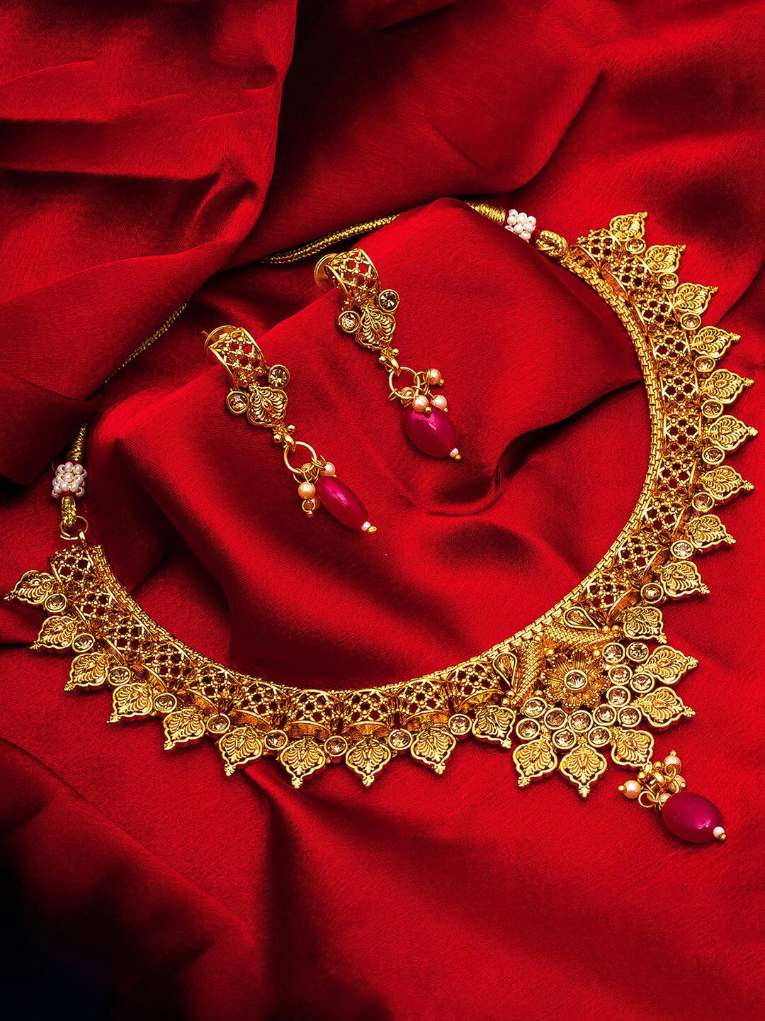 

aadita Gold-Plated & Pink Stone-Studded & Pearls Beaded Jewellery Set