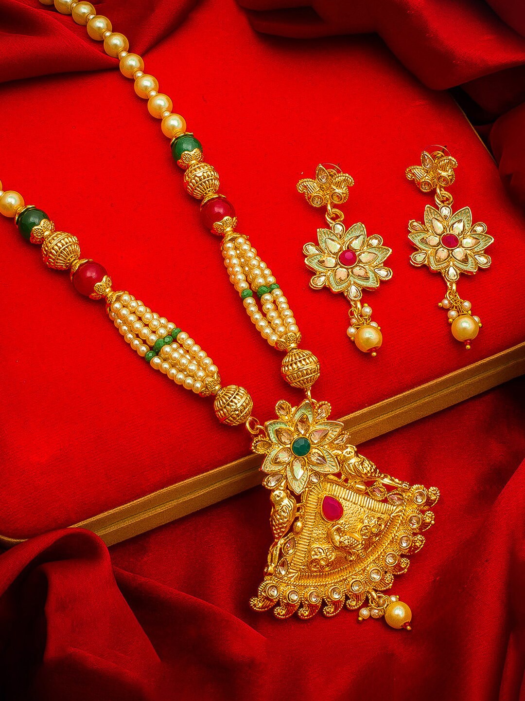 

aadita Gold-Plated & Red Kundan-Studded & Pearl Beaded Jadau Handcrafted Jewellery Set