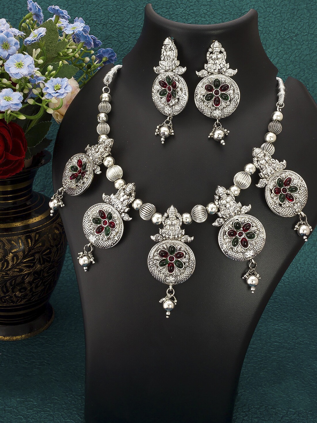 

aadita Silver-Toned Tribal Silver-Plated Jewellery Set