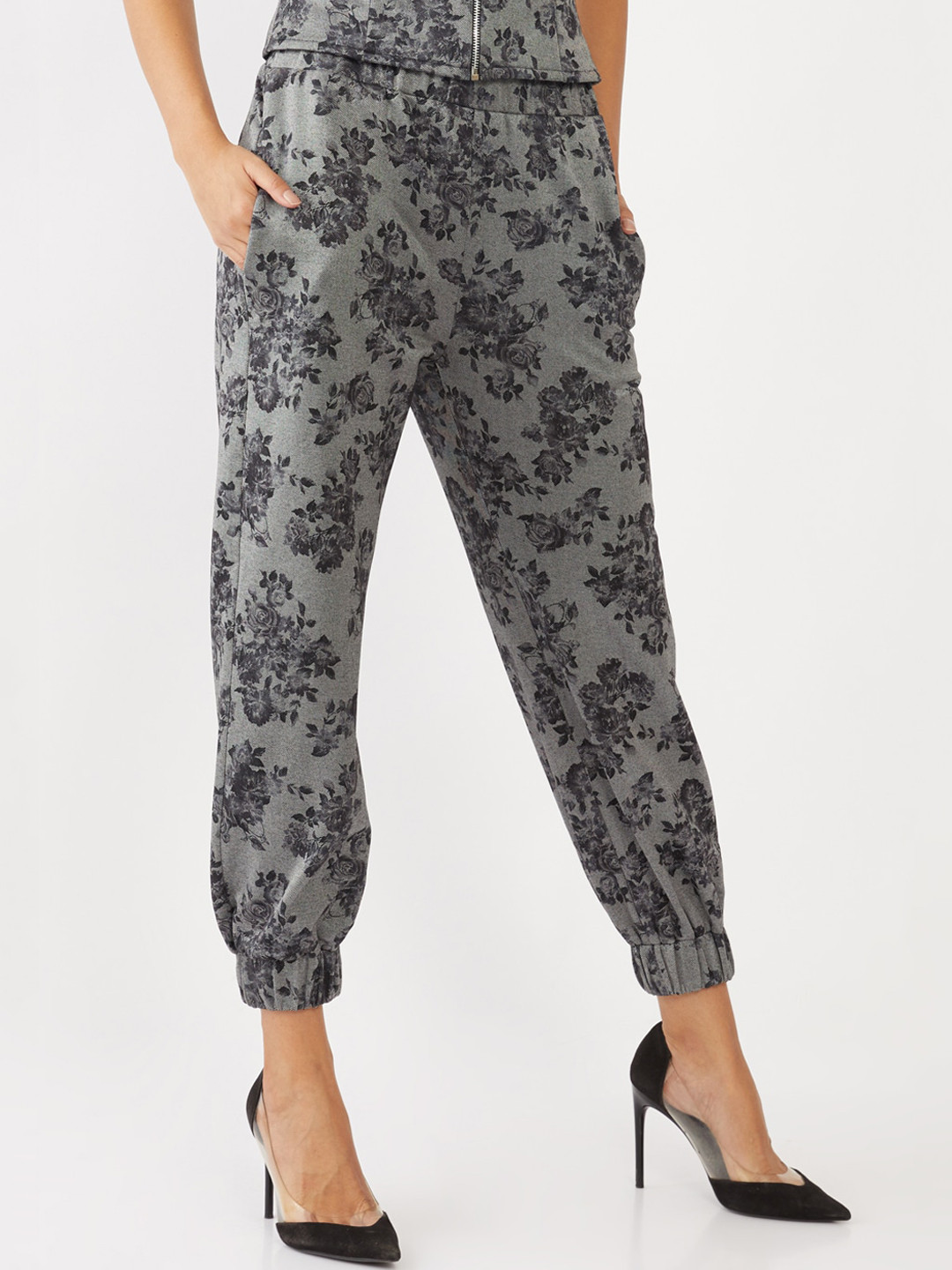 

Zink London Women Grey Floral Printed Slim Fit High-Rise Joggers Trousers