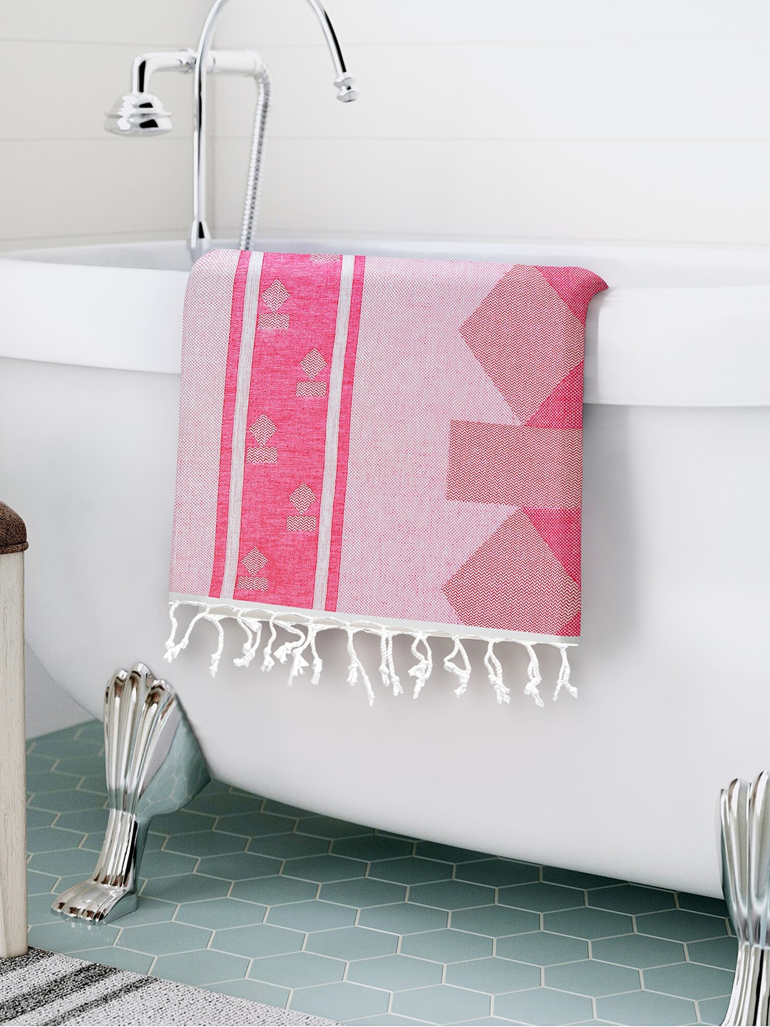 

Story@home Pink & White Printed 200 GSM Cotton Towels