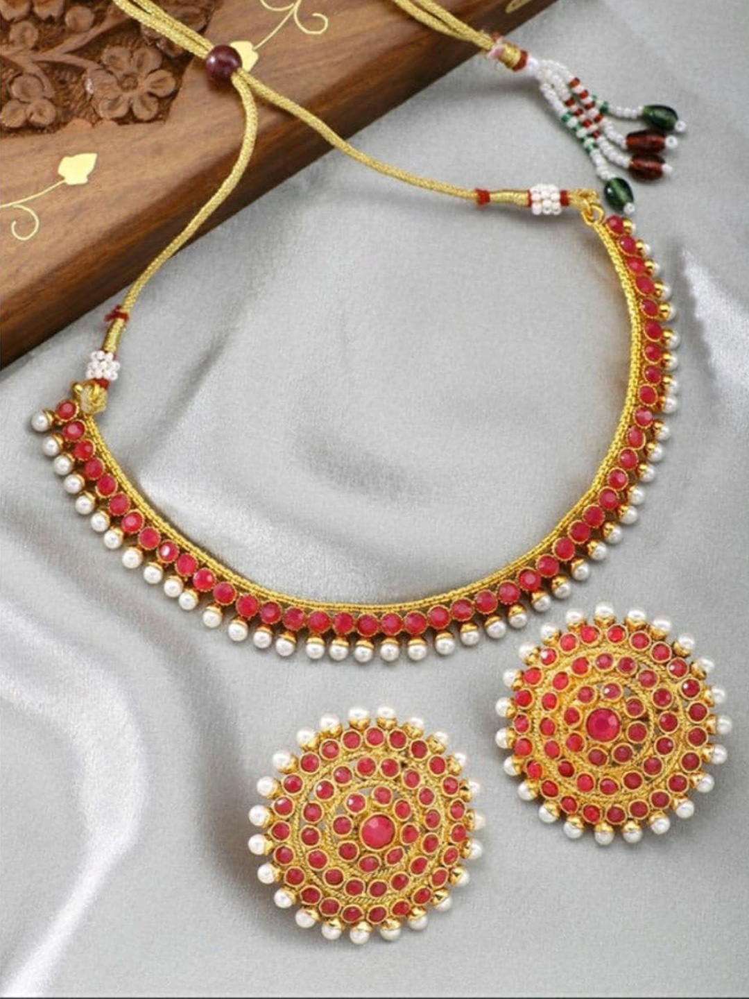 

Mirraw Gold-Plated & Red Stone-Studded Beaded Jewellery Set