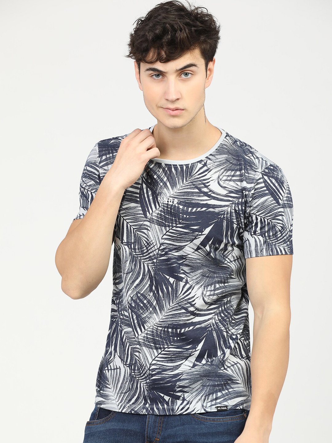 

HIGHLANDER Men Grey & Navy Blue Floral Printed Tropical Slim Fit T-shirt