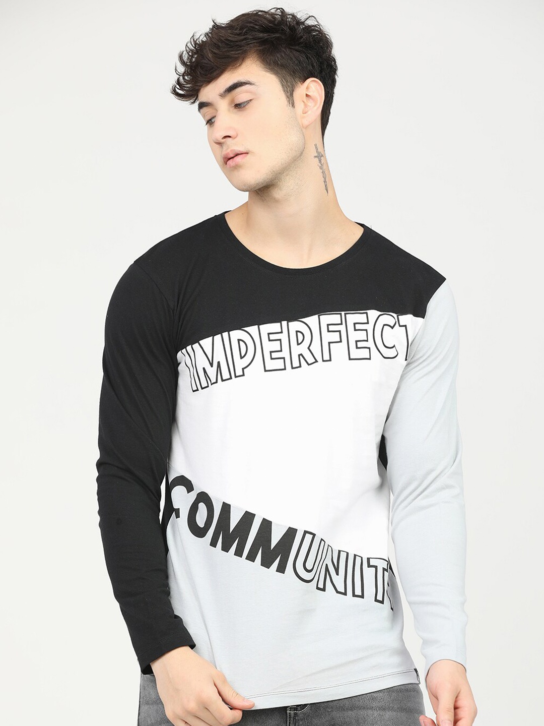 

LOCOMOTIVE Men Black & White Colourblocked Monochrome Slim Fit T-shirt