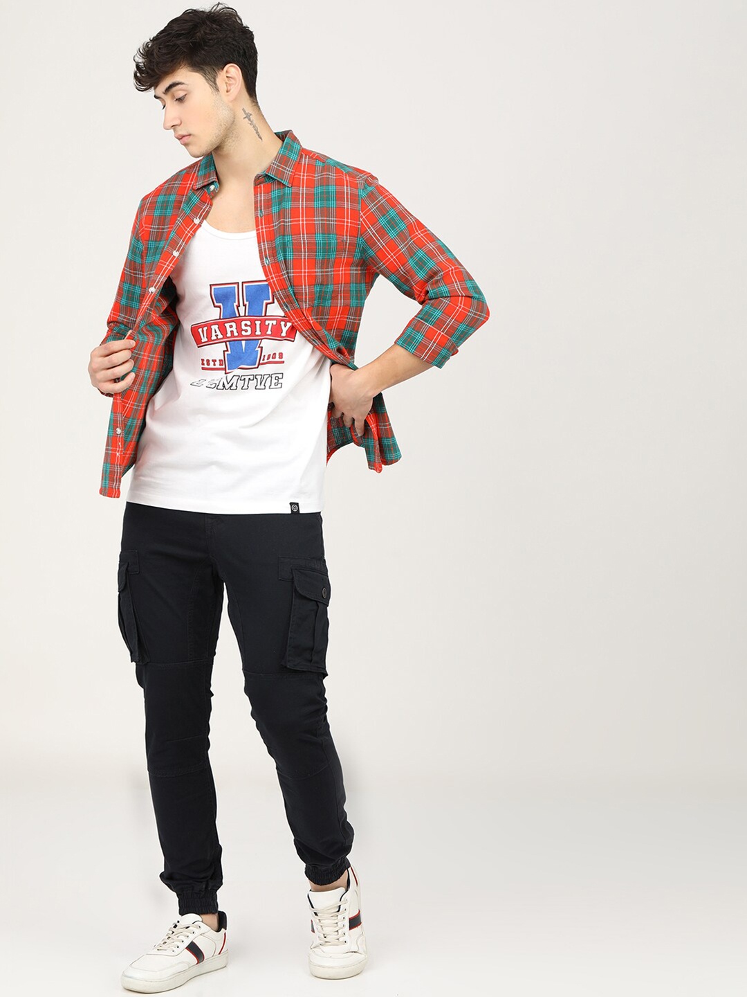 

LOCOMOTIVE Men White Varsity Printed Slim Fit T-shirt