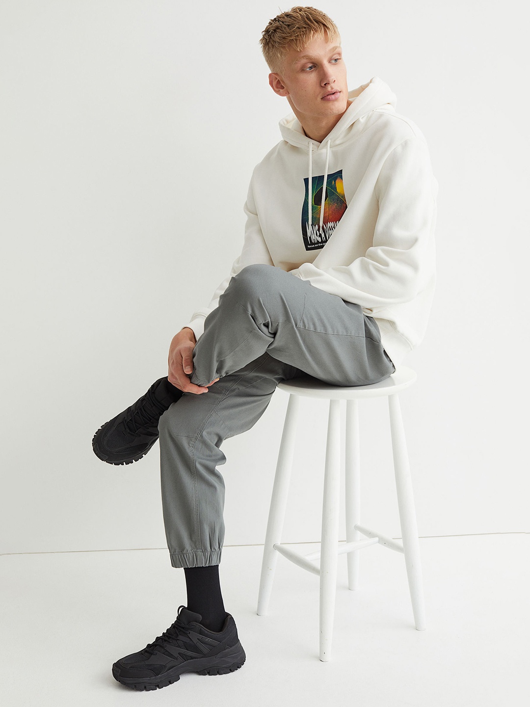 

H&M Men White & Green Printed Regular Fit Hoodie