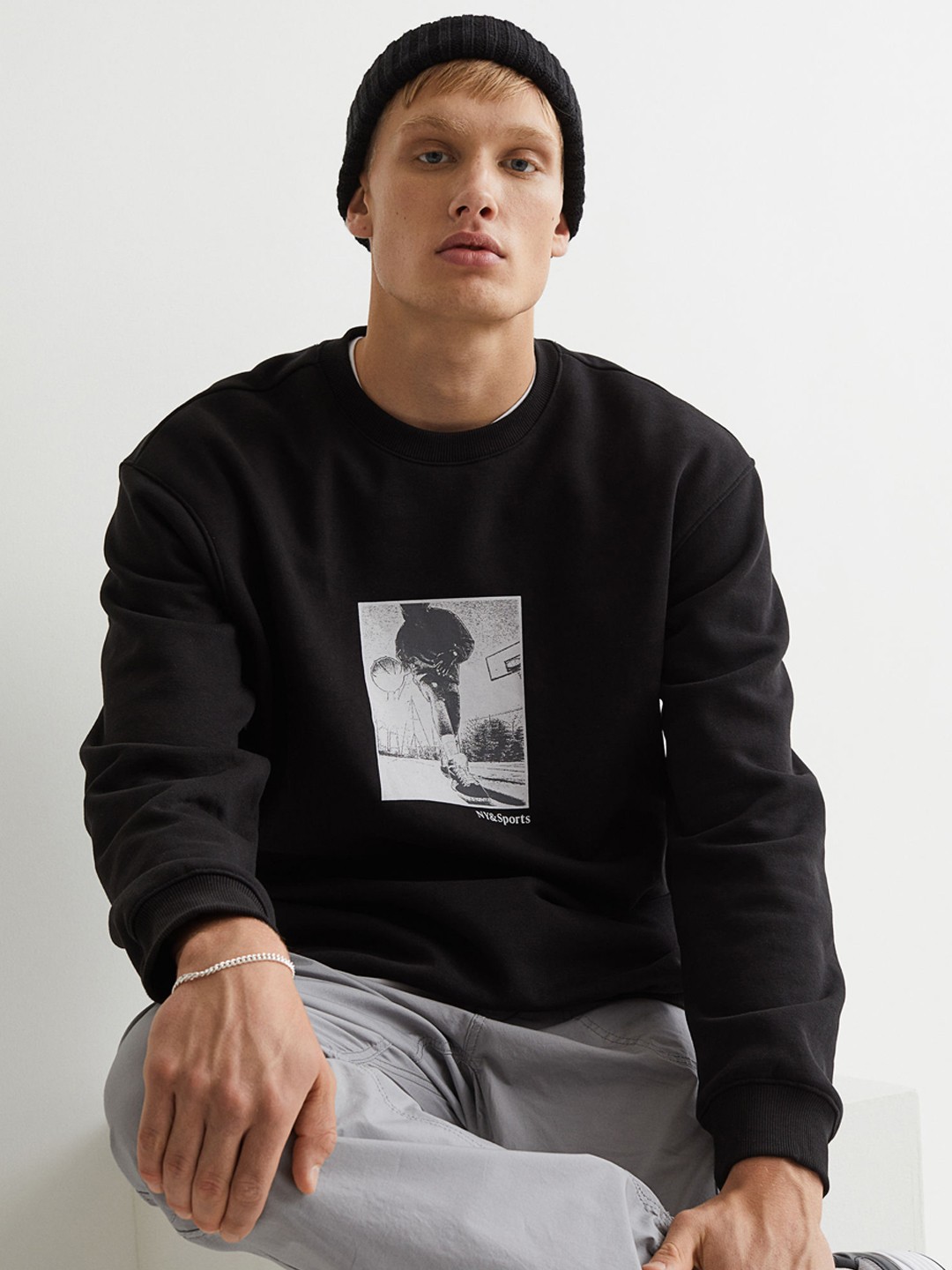 

H&M Men Black & White Printed Relaxed Fit Sweatshirt
