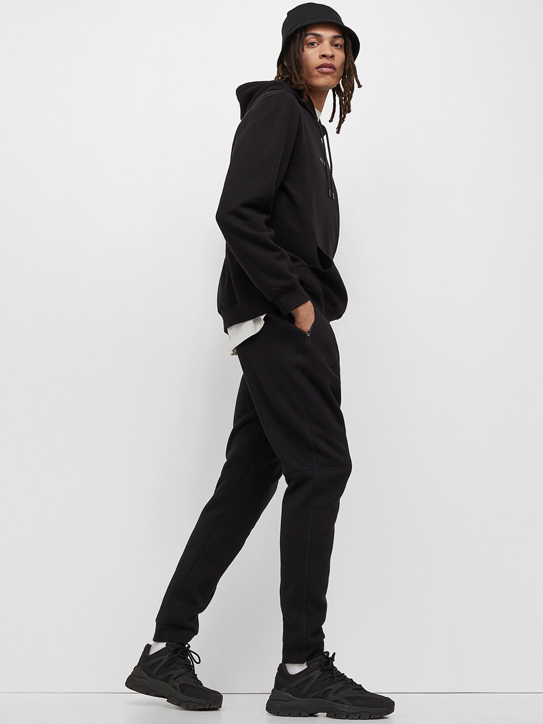 

H&M Men Black Solid Skinny Fit Joggers