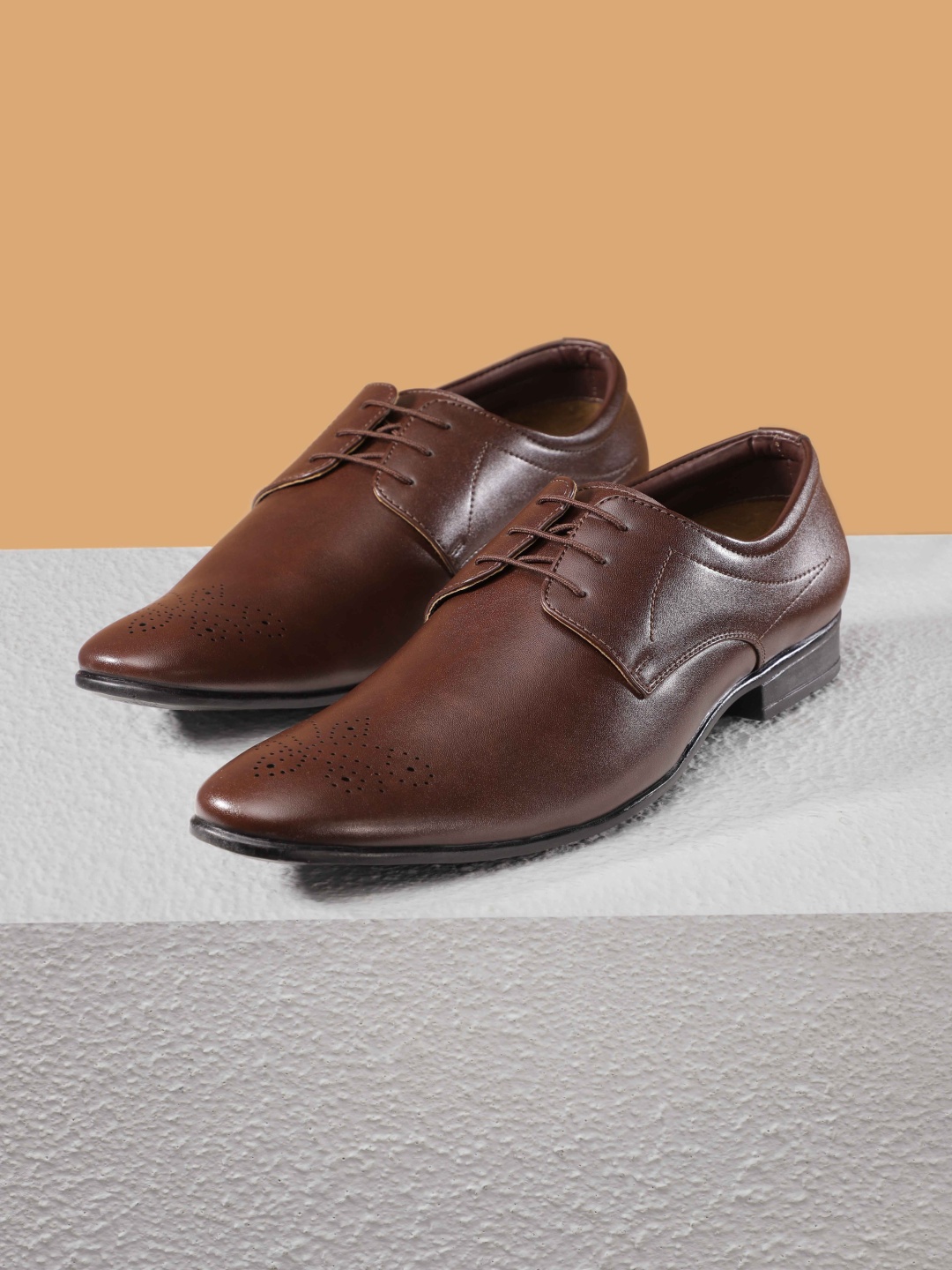 

INVICTUS Men Coffee Brown Formal Derbys