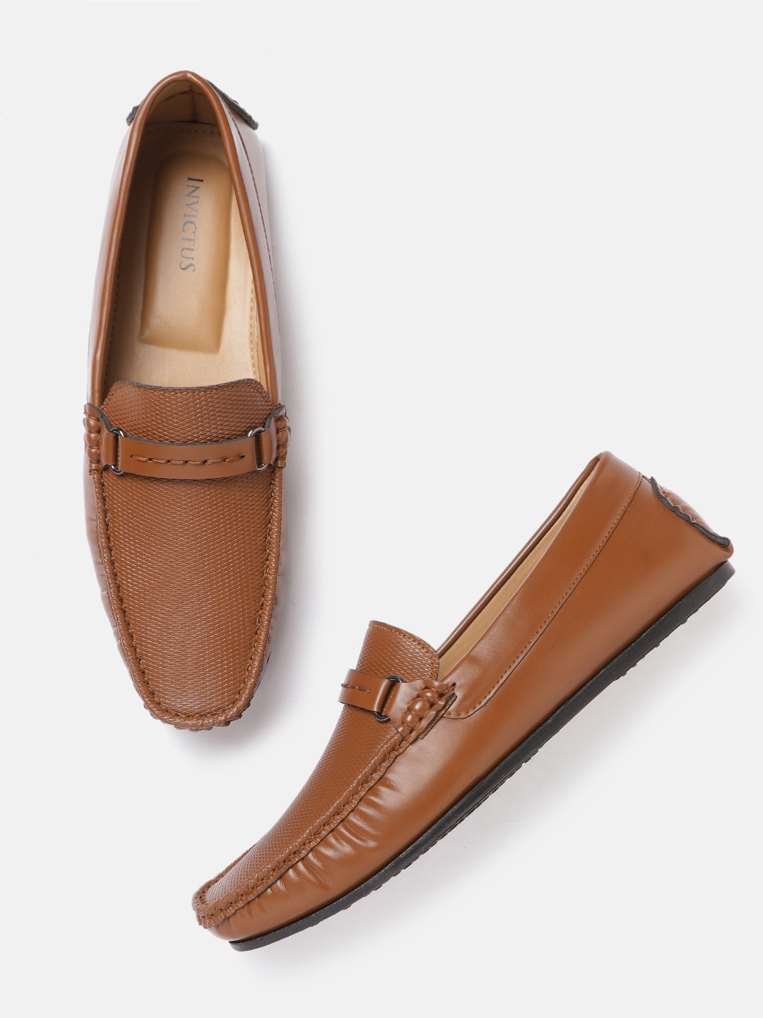 

INVICTUS Men Brown Textured Loafers