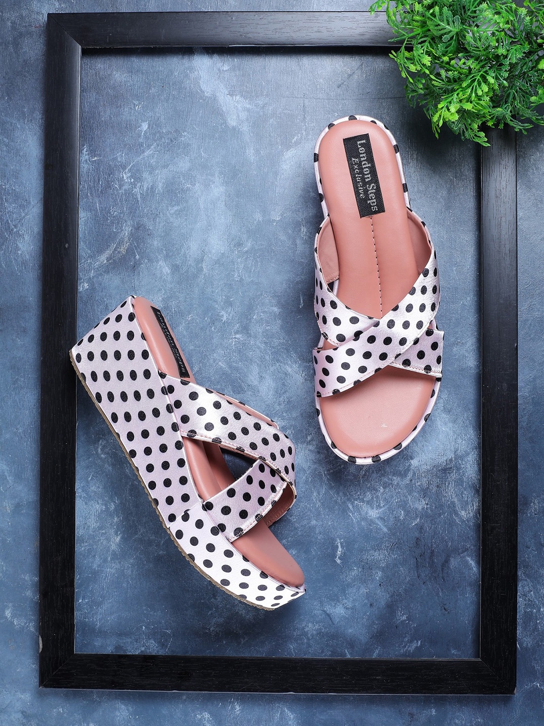 

LONDON STEPS Pink & White Printed Block Sandals