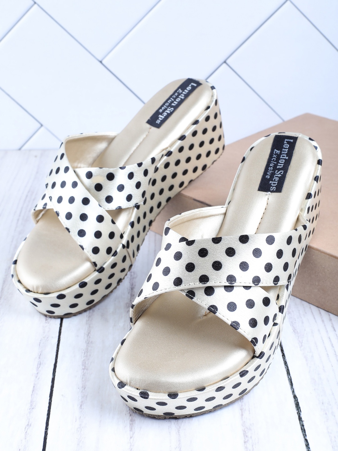 

LONDON STEPS Gold-Toned & Black Polka Dot Printed Platform Pumps