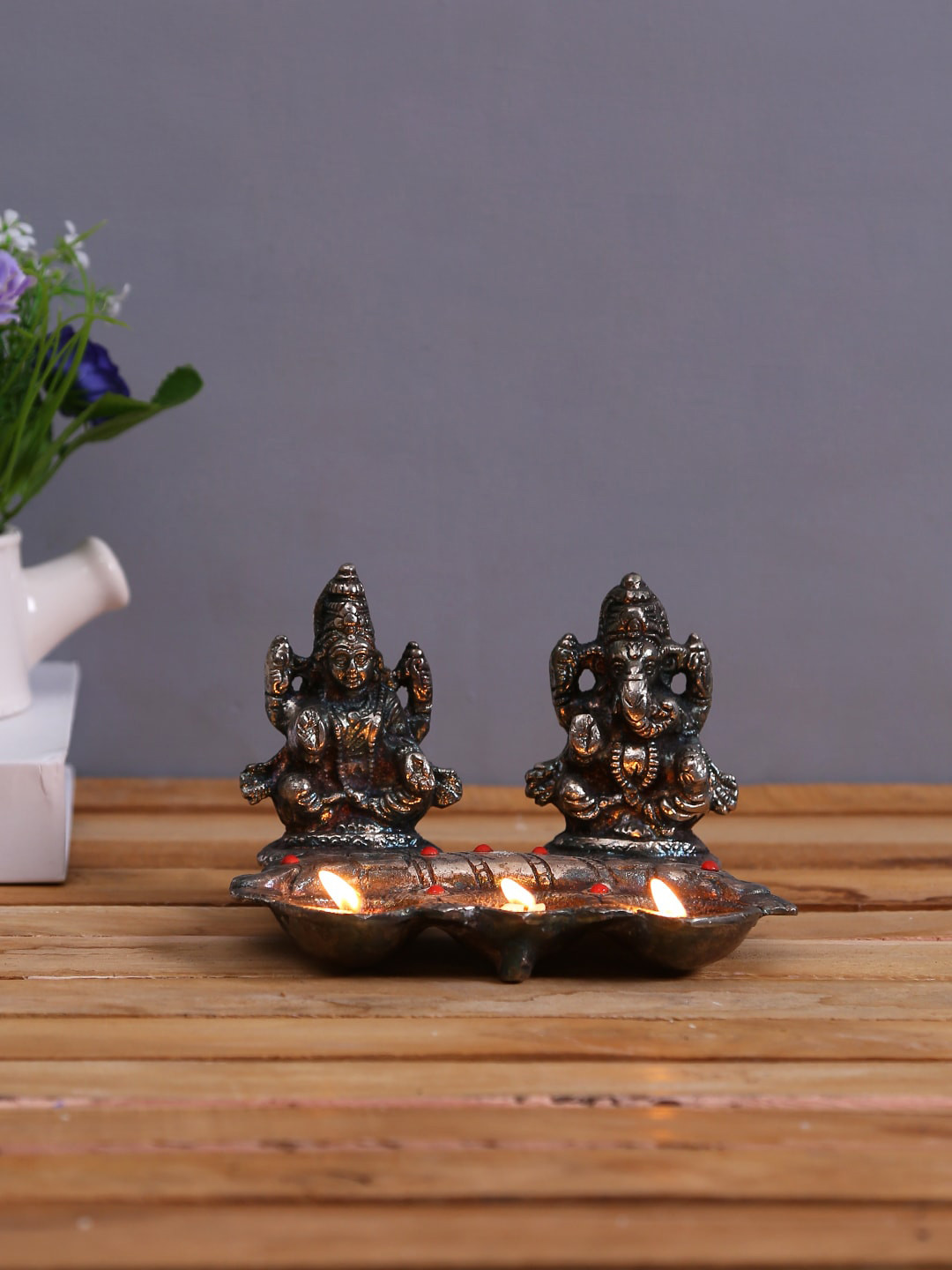 

Aapno Rajasthan Silver Metal Finish Laxmi Ganesh With 3 Diyas