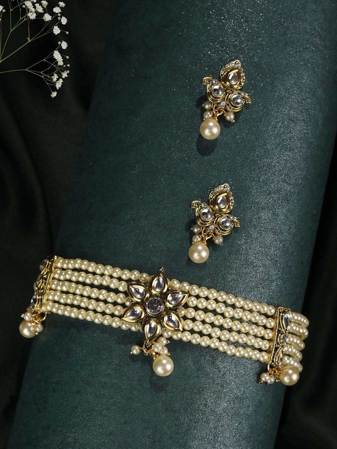 

Priyaasi Gold-Plated Off White Kundan-Studded & Beaded Handcrafted Jewellery Set