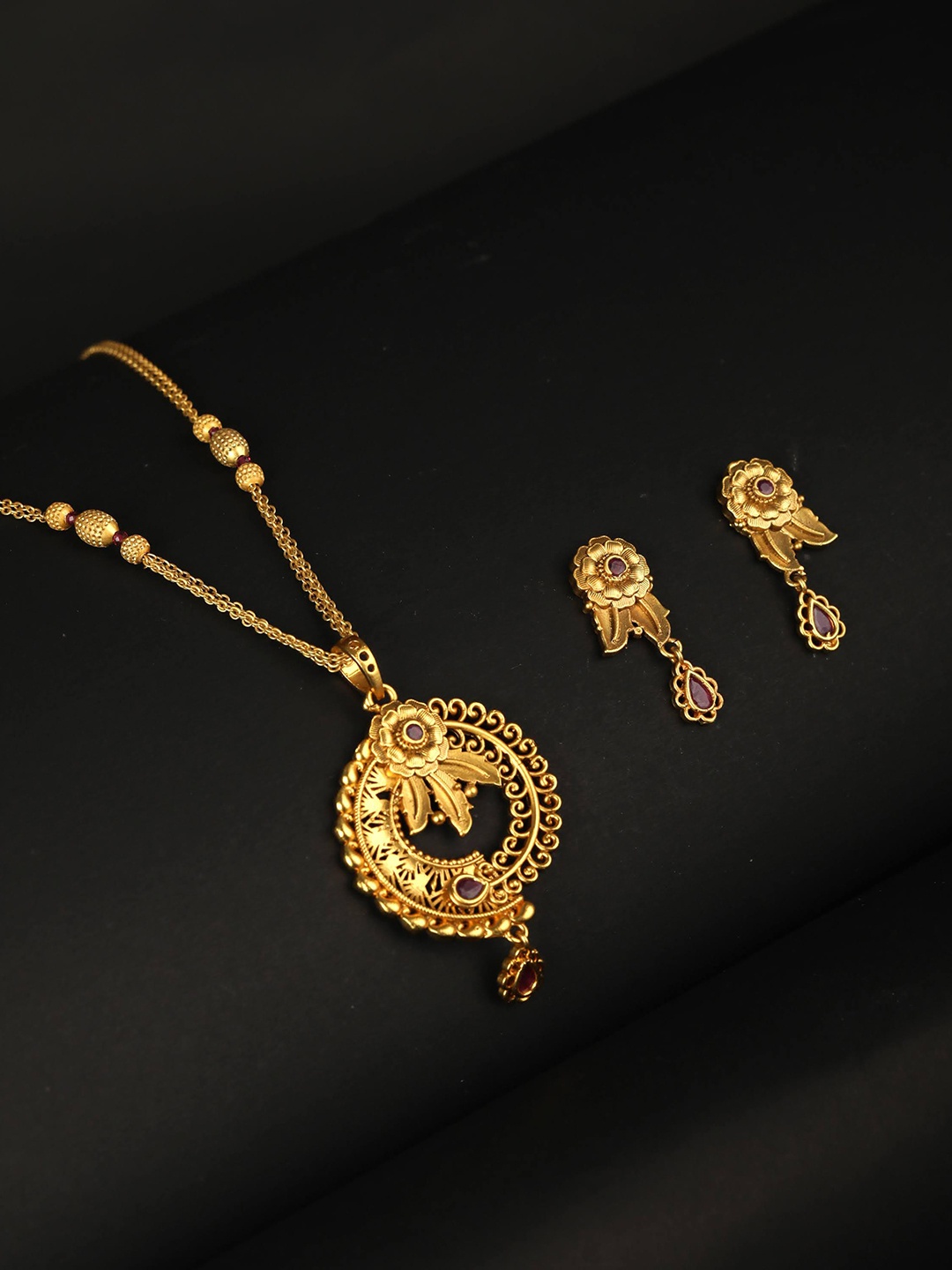 

Priyaasi Gold-Plated Maroon Studded Handcrafted Jewellery Set