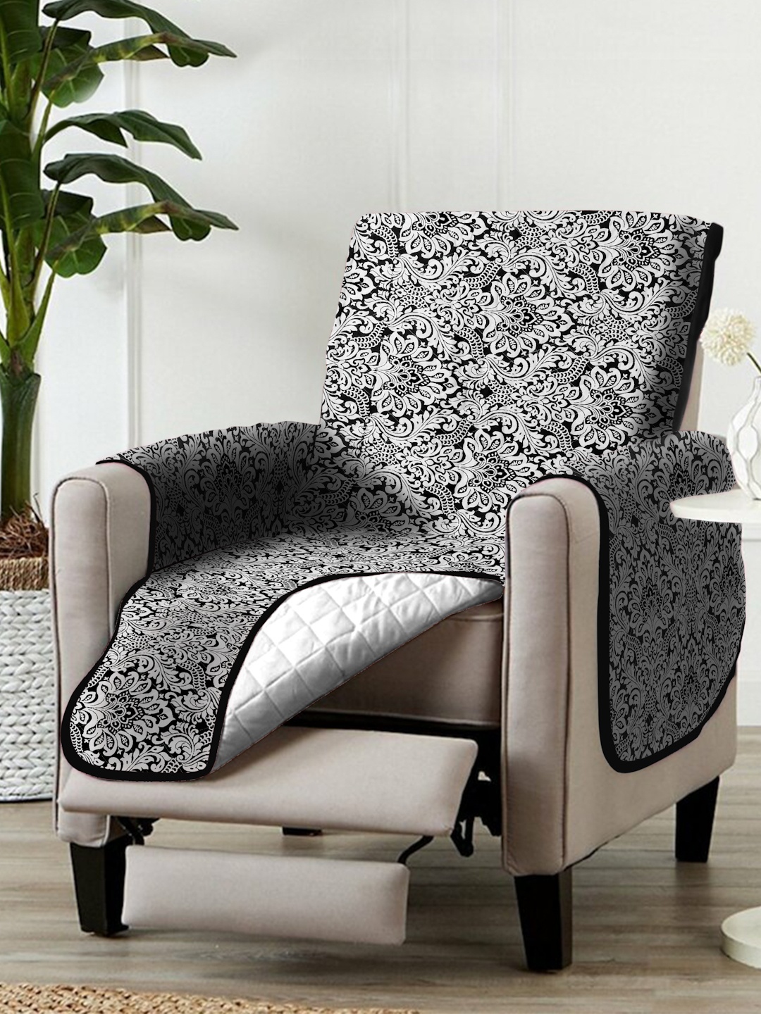 

Rajasthan Decor Black & White Printed Quilted Cotton 1-Seater Sofa Cover