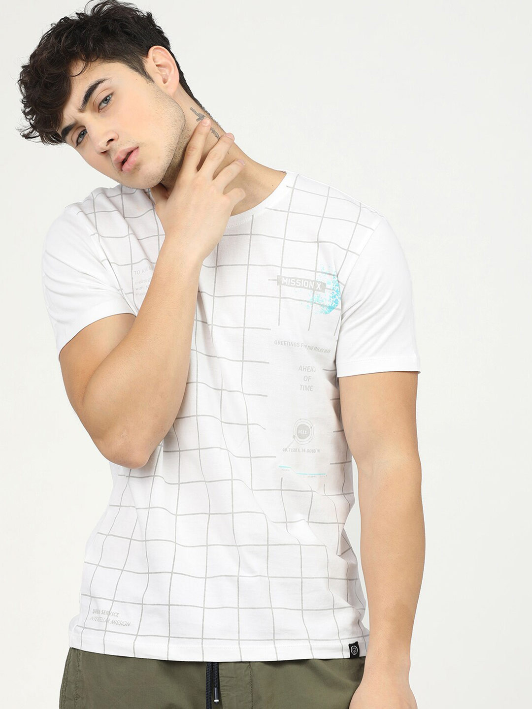 

LOCOMOTIVE Men White Checked Slim Fit Cotton T-shirt