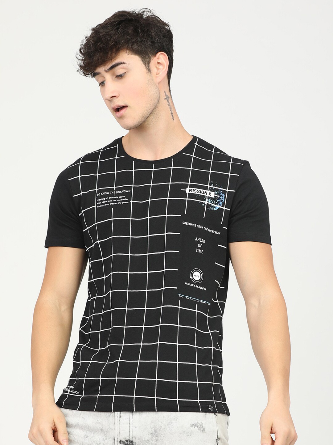 

LOCOMOTIVE Men Black & White Checked Slim Fit T-shirt