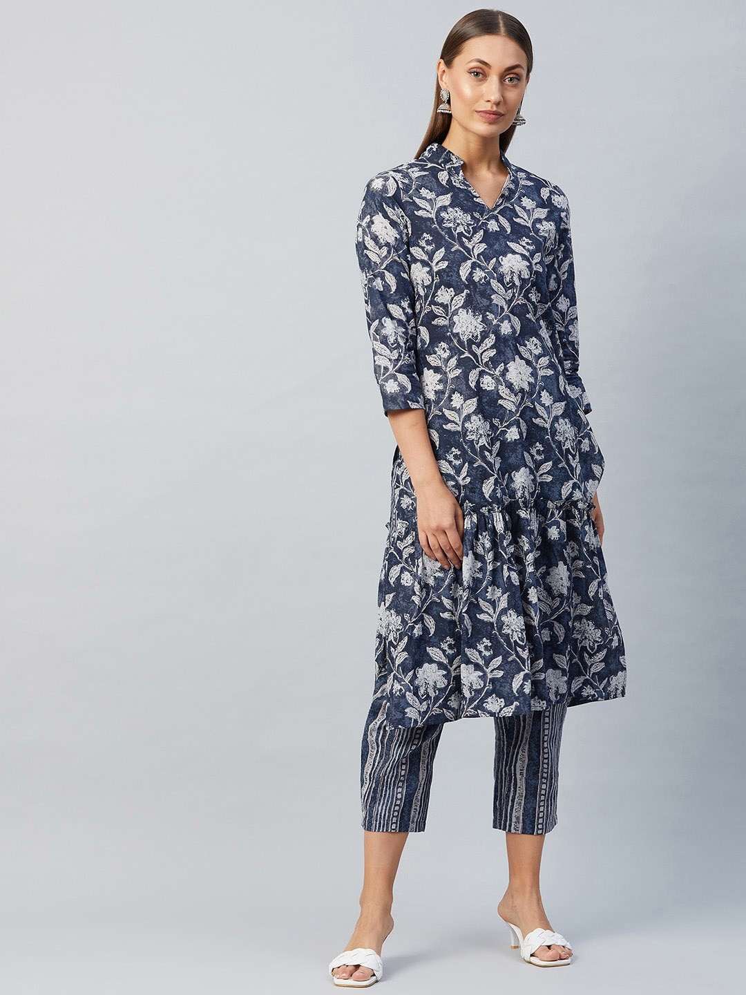 

Athena Women Blue Floral Printed Regular Pure Cotton Kurta with Trousers