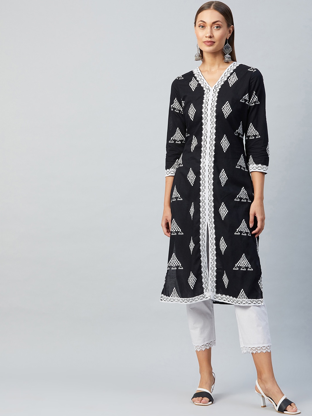 

Athena Women Black & White Geometric Printed Panelled Pure Cotton Kurta With Trousers