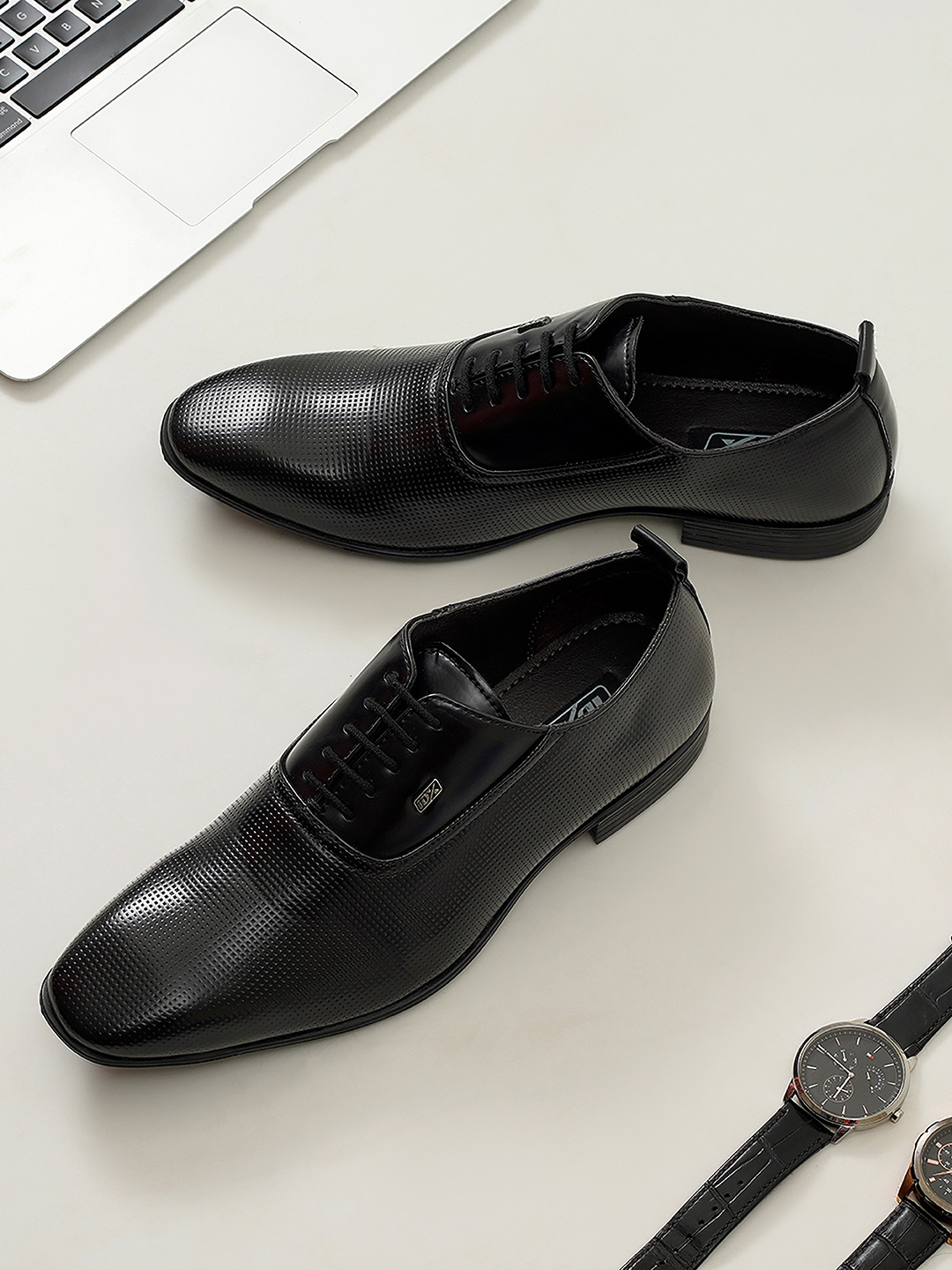 ID Men Black Textured Leather Formal Oxfords