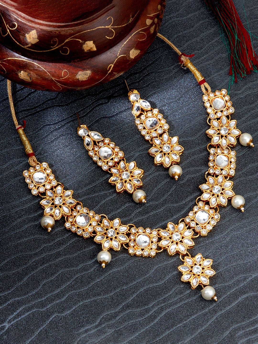 

Sukkhi Gold-Plated White Kundan-Studded & Pearl Beaded Jewellery Set