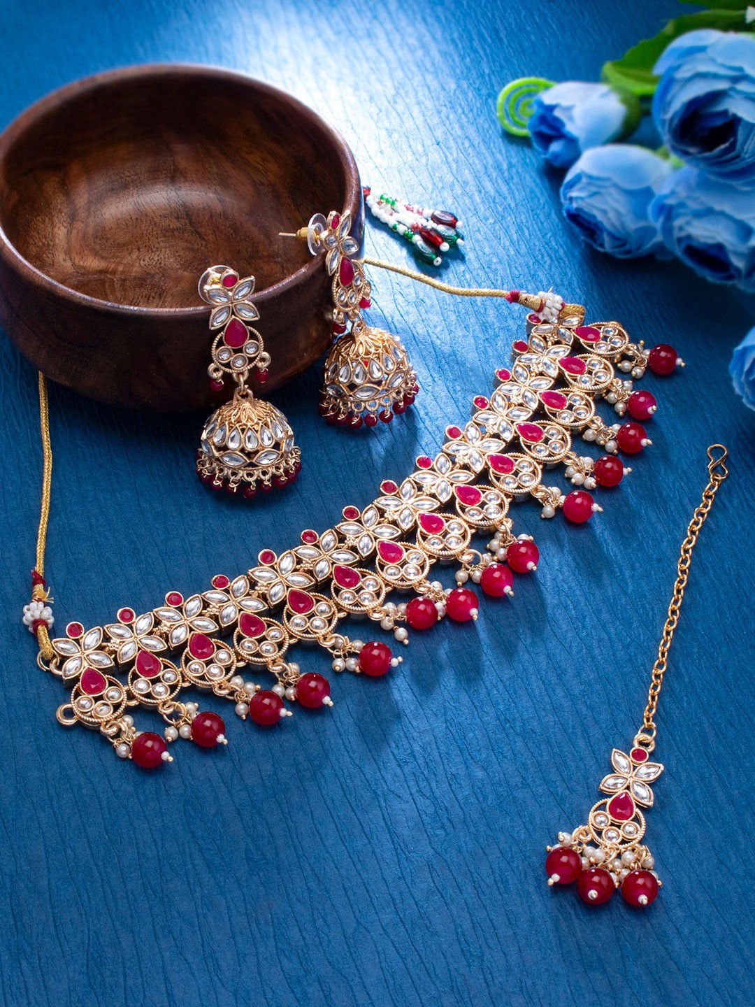 

Sukkhi Gold-Plated White & Red Kundan-Studded & Pearl Beaded Jewellery Set