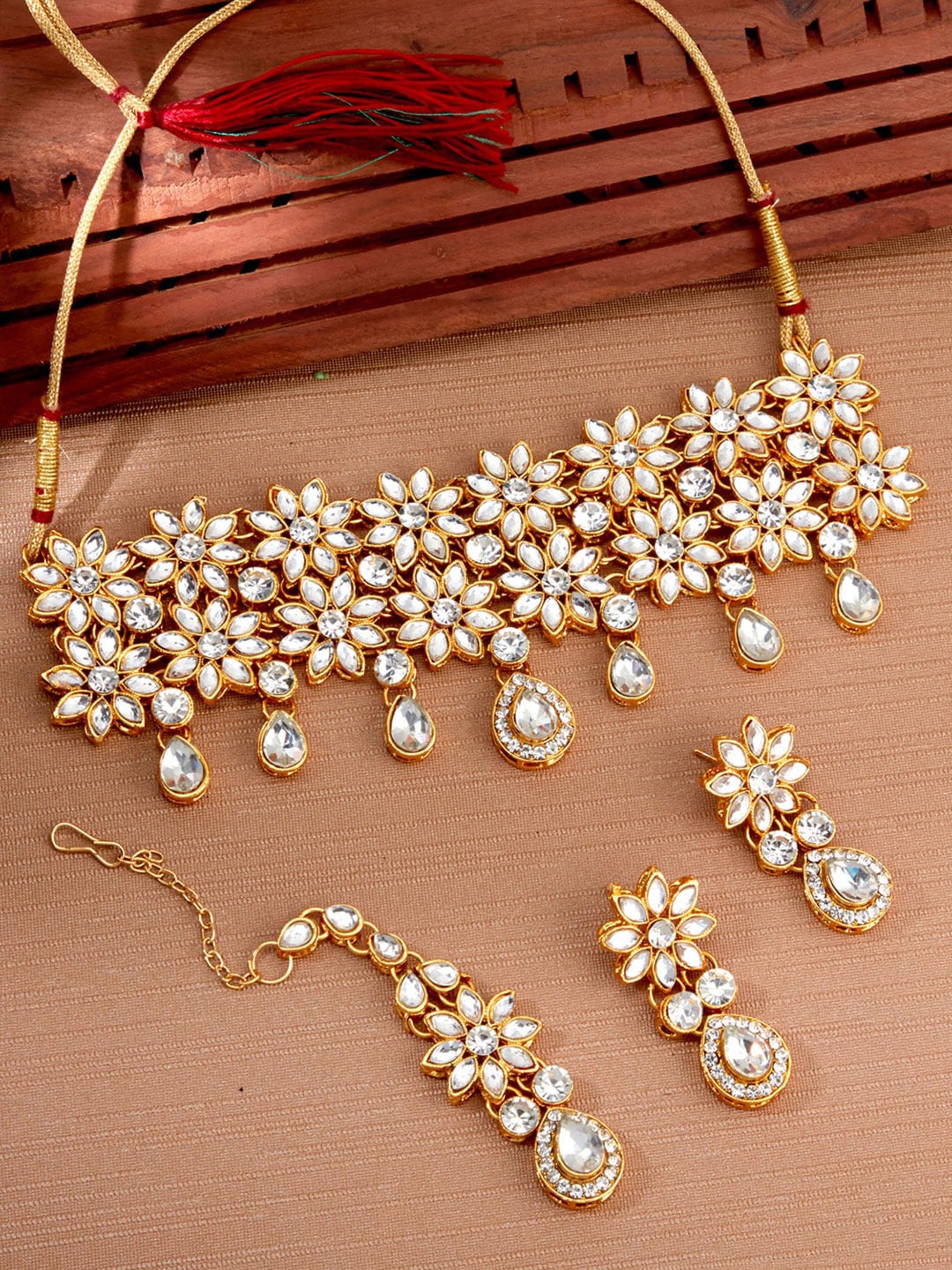 

Sukkhi Gold-Plated & White Kundan Stones Studded Floral Choker Jewellery Set
