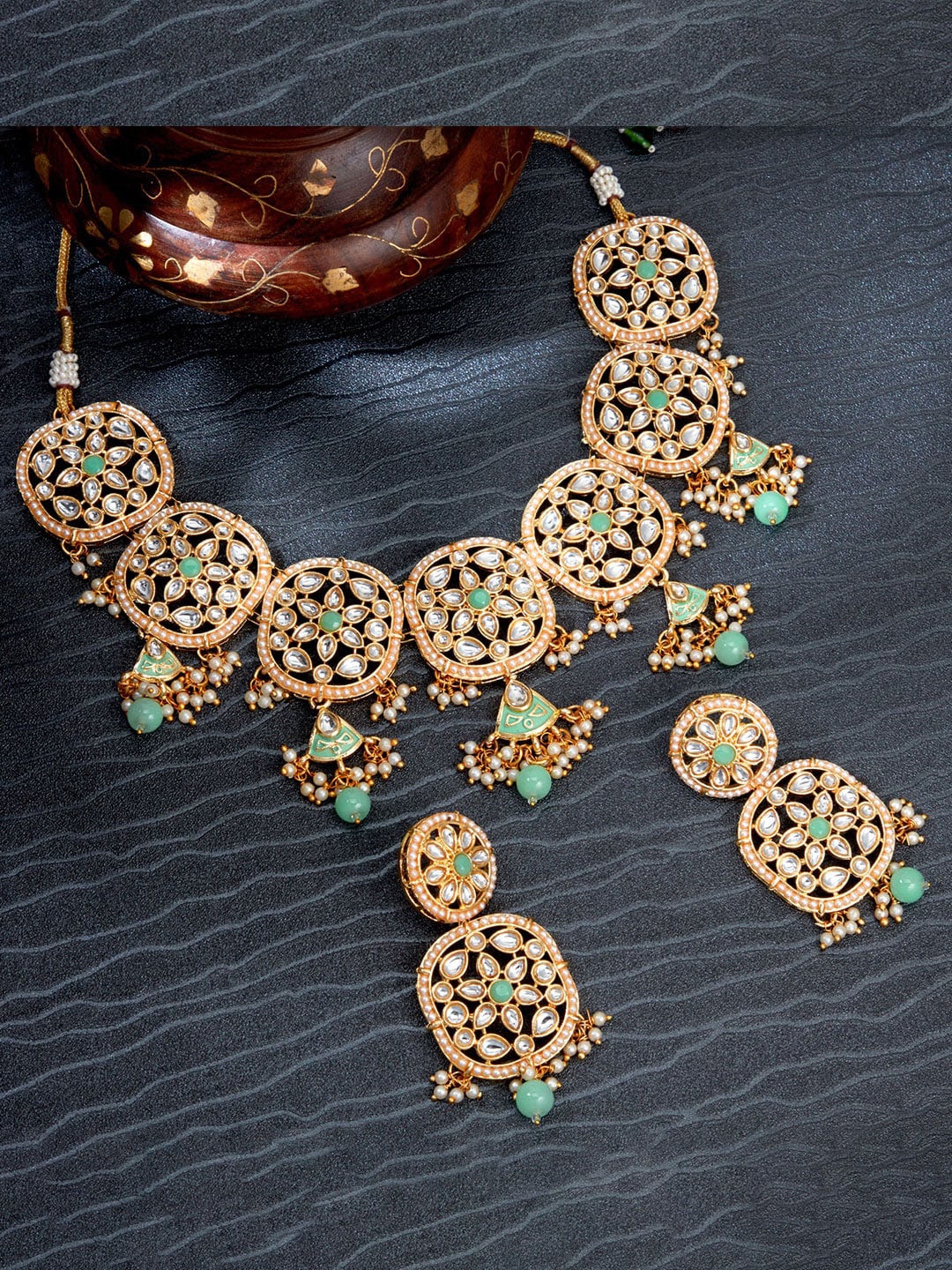 

Sukkhi Women Turquoise Blue & White Kundan-Studded Beaded Meenakari Jewellery Set