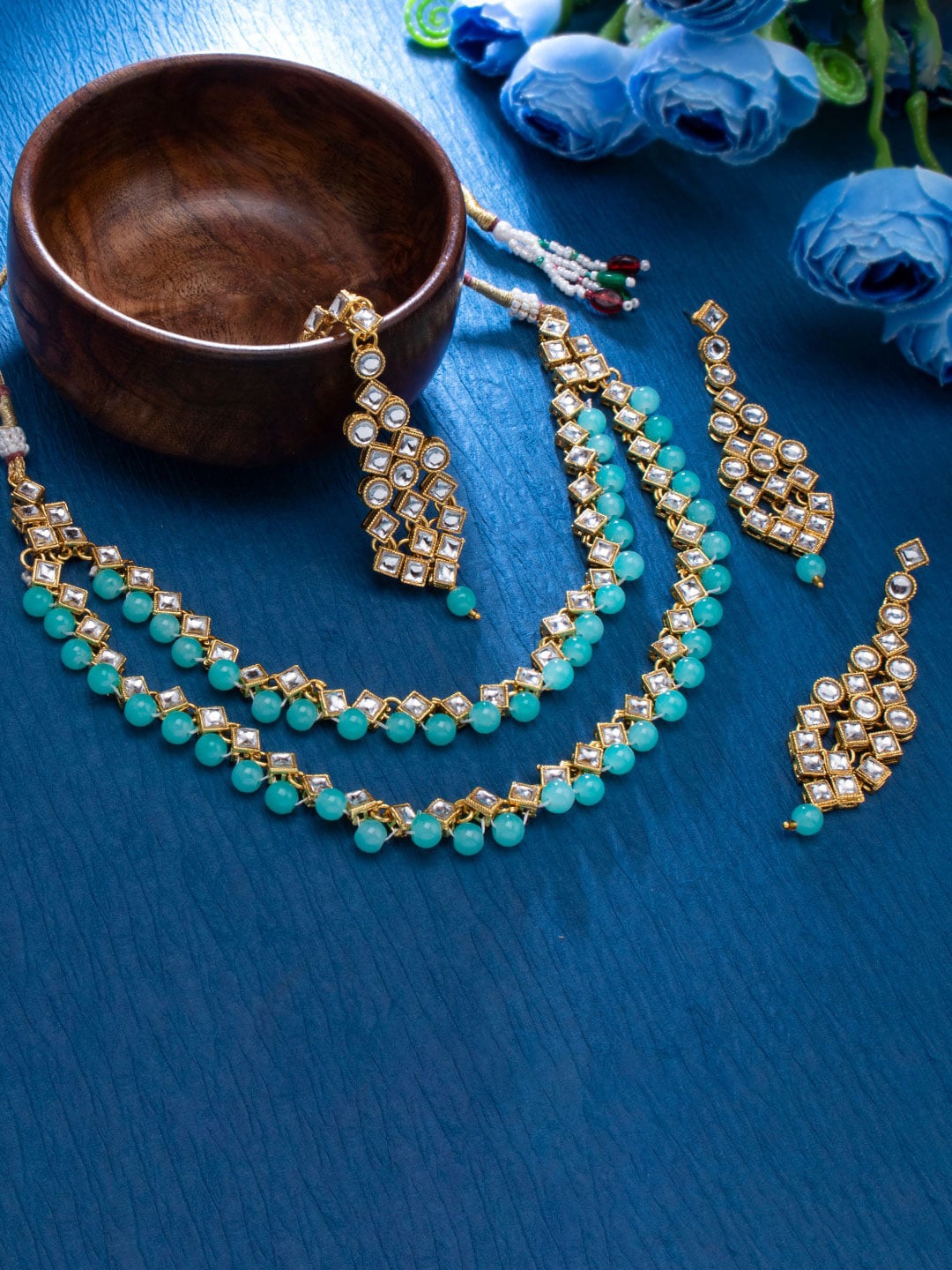 

Sukkhi Gold-Plated White Kundan-Studded & Blue Pearl Beaded Jewellery Set