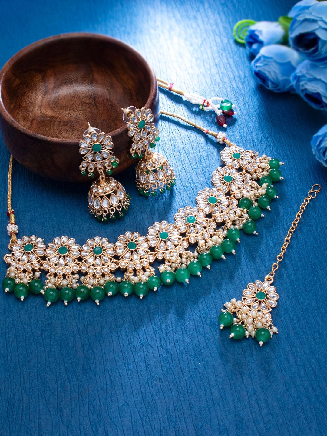 

Sukkhi Gold-Plated Green & White Kundan Studded Jewellery Set