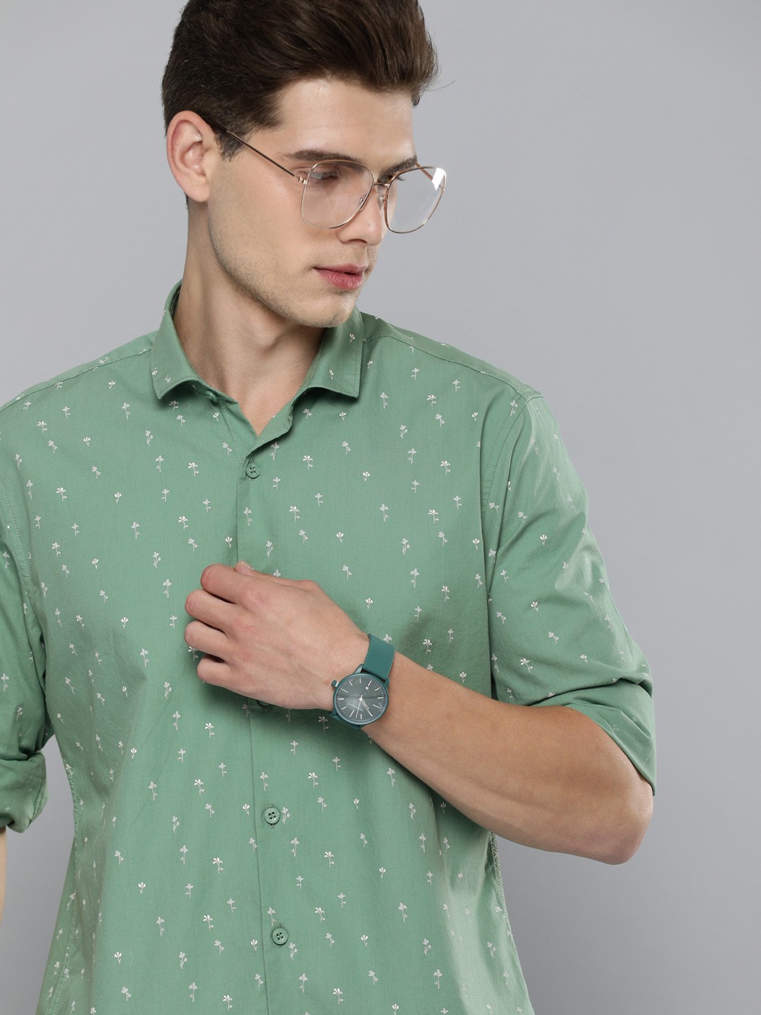 

Mast & Harbour Men Green & White Floral Printed Slim Fit Pure Cotton Casual Shirt