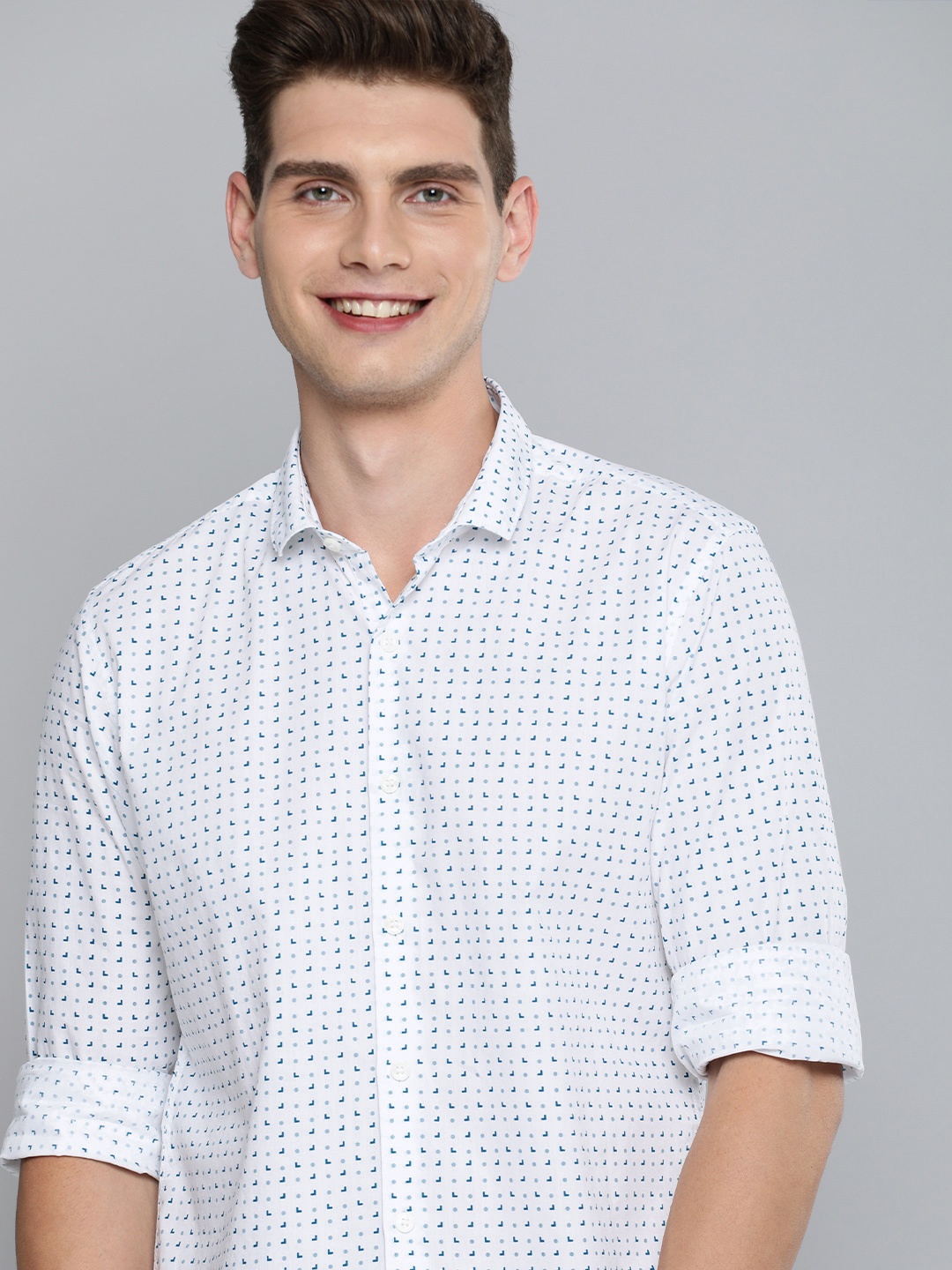 

Mast & Harbour Men White Slim Fit Geometric Printed Pure Cotton Casual Shirt