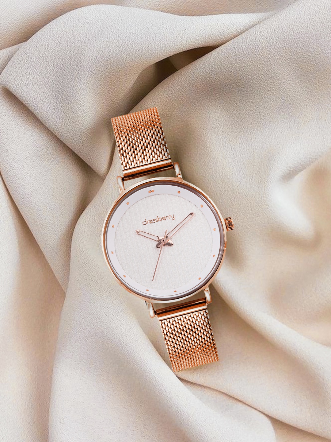 

DressBerry Women Silver-Toned Analogue Watch MFB-PN-CHR-S2172