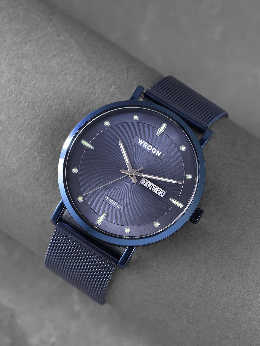 

WROGN Men Navy Blue Dial & Stainless Steel Bracelet Straps Analogue Watch MFB-PN-W4038G