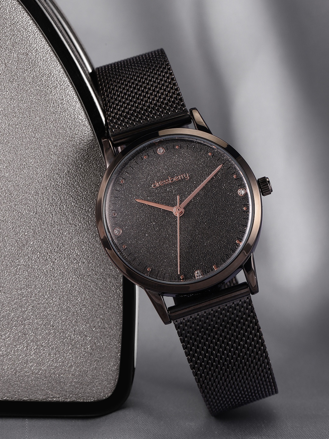 

DressBerry Women Charcoal Grey Dial & Black Bracelet Style Analogue Watch MFB-PN-DK2755C