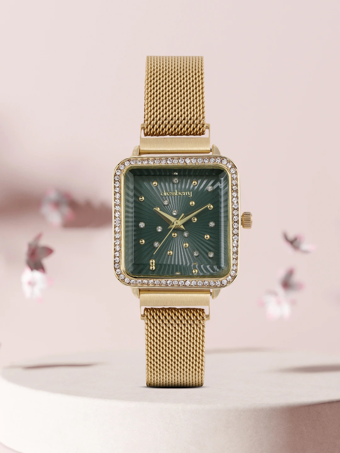 

DressBerry Women Green Embellished Analogue Watch MFB-PN-CHR-S2169
